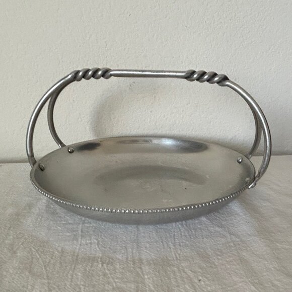 VINTAGE Aluminum Basket Tray with Handle - Picture 4 of 12